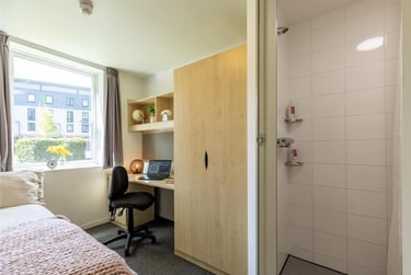 1 bed flat, De Walden Way, City Centre, Bradford, BD71BD - Image 1